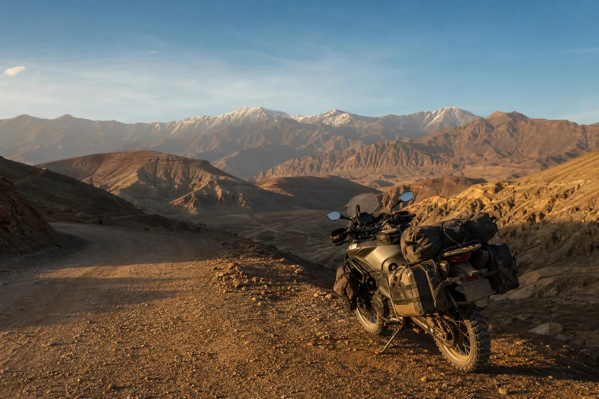 Voyage moto Maroc : budget réel d'un raid au Maghreb (2026)